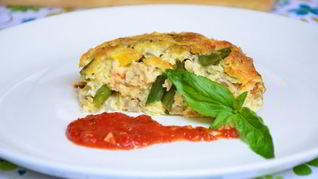 Фриттата со стручковой фасолью помидорами черри и грибами