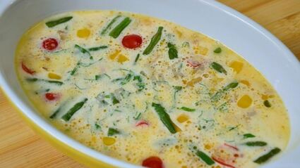 фриттата со стручковой фасолью помидорами черри и грибами