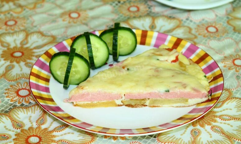 Рецепт картофельного омлета с вареной колбасой