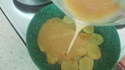 картофельный омлет с вареной колбасой