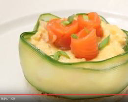 Омлет на пару с лососем с красивой подачей