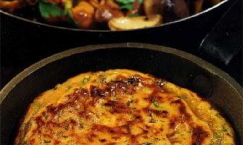 Рецепт омлета с грибами и сыром