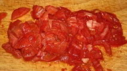 омлет с колбасой и помидорами