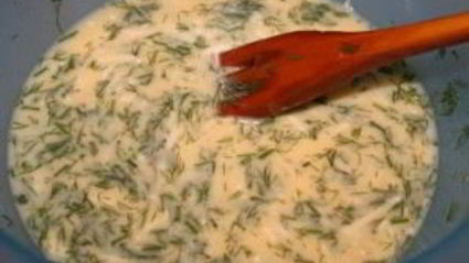 омлет с колбасой и помидорами