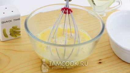 омлет с колбасой и сыром