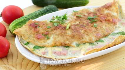 омлет с колбасой и сыром