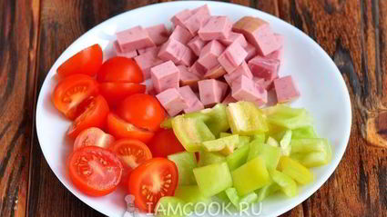 омлет с колбасой в мультиварке