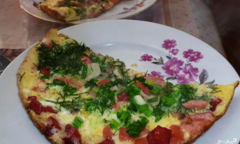 Рецепт омлета с колбасой