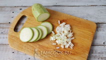 омлет с обжаренными кабачками