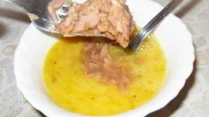 омлет с тунцом и помидорами