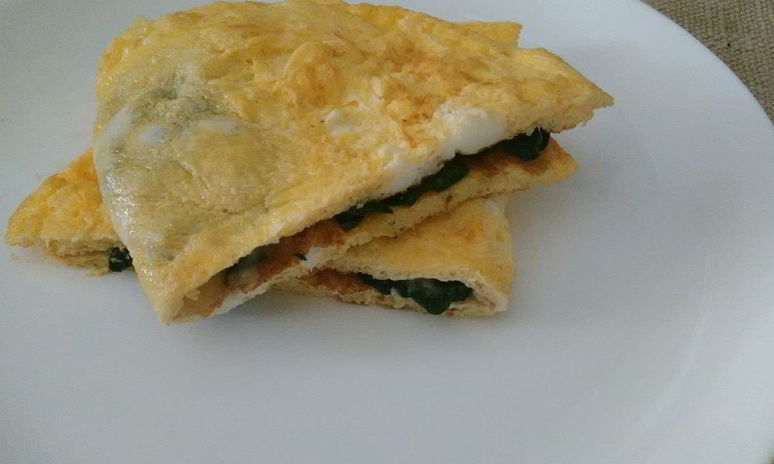 Рецепт омлета со шпинатом и сыром