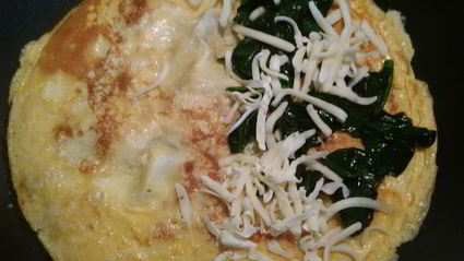 омлет со шпинатом и сыром