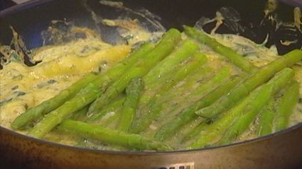 омлет со спаржей