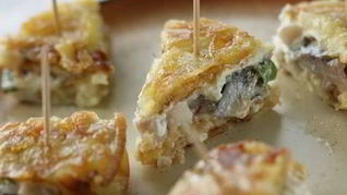 Омлетная закуска с сельдью и сливочным сыром