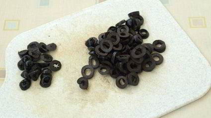 рулет-омлет с маслинами в духовке