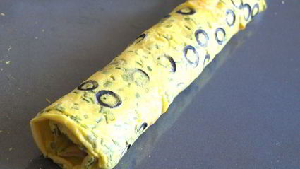 рулет-омлет с маслинами в духовке