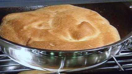 сладкий омлет с карамелизированными сливами