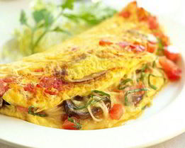 Сытный омлет с грибами, помидорами и сыром