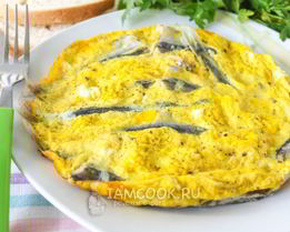 Жареная мойва в омлете