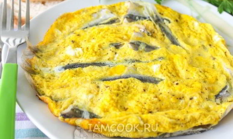 Рецепт жареной мойвы в омлете