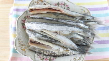 жареная мойва в омлете