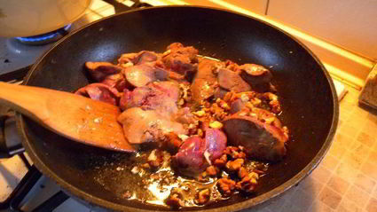 куриный паштет со сладким перцем и орехами