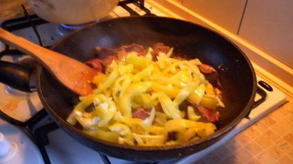 куриный паштет со сладким перцем и орехами