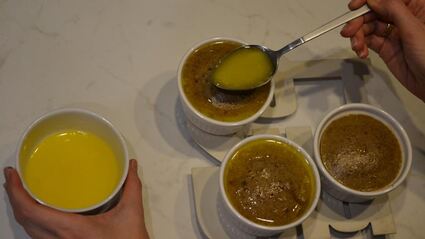 паштет из фермерской куриной печени с мармеладом из красного крыжовника и смородины