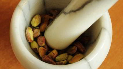 паштет из куриной печени с авокадо и фисташками