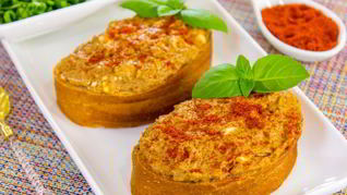 Паштет из куриной печени с паприкой и яйцами