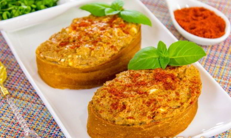 Рецепт паштета из куриной печени с паприкой и яйцами