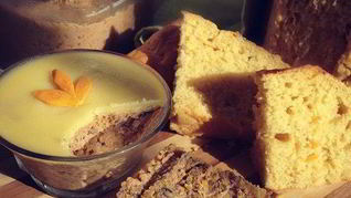 Паштет из куриной печени с тыквой и шампиньонами на тыквенном хлебе