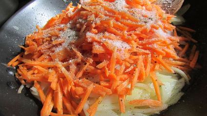 паштет из куриных желудков с морковью и луком