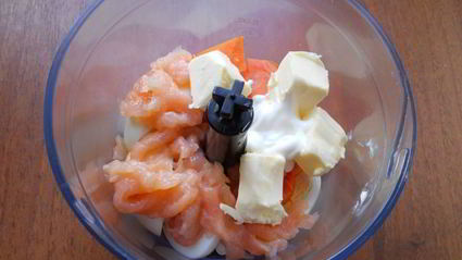 паштет из слабосоленой семги, яиц и моркови