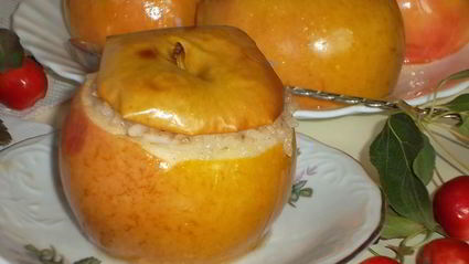 печеные яблоки, фаршированные рисом