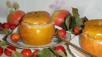 печеные яблоки, фаршированные рисом