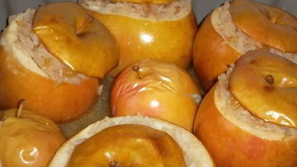 печеные яблоки, фаршированные рисом