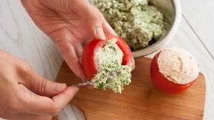 помидоры с сырной начинкой