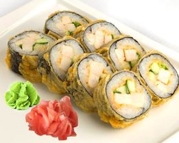 Горячие роллы с курицей и огурцом