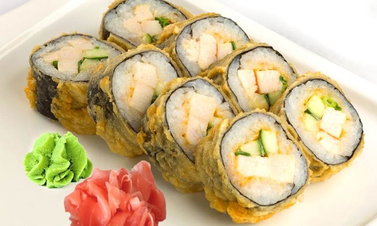 Рецепт горячих роллов с курицей и огурцом