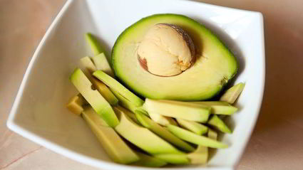 горячий ролл — росу драгон маки с цитрусовым соусом спайс