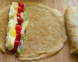 Легкие сладкие роллы с творожно-фуктовой начинкой