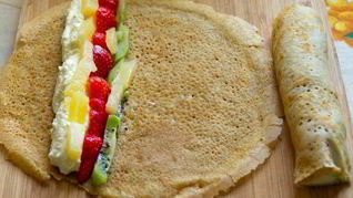 Легкие сладкие роллы с творожно-фуктовой начинкой