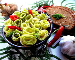 Маринованные роллы из молодых кабачков