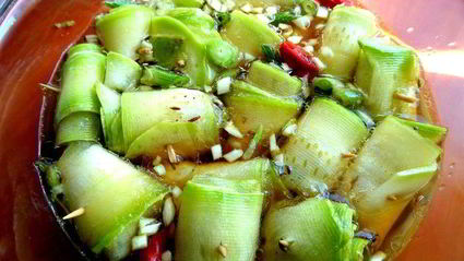 маринованные роллы из молодых кабачков