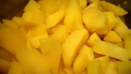 мясные роллы в винно-грибном соусе