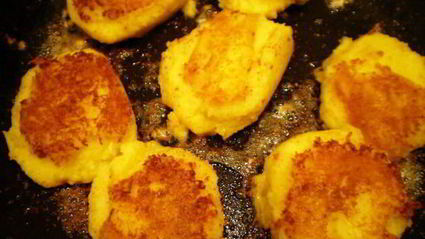 мясные роллы в винно-грибном соусе