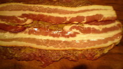 мясные роллы в винно-грибном соусе