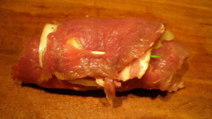 мясные роллы в винно-грибном соусе