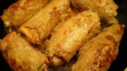 мясные роллы в винно-грибном соусе